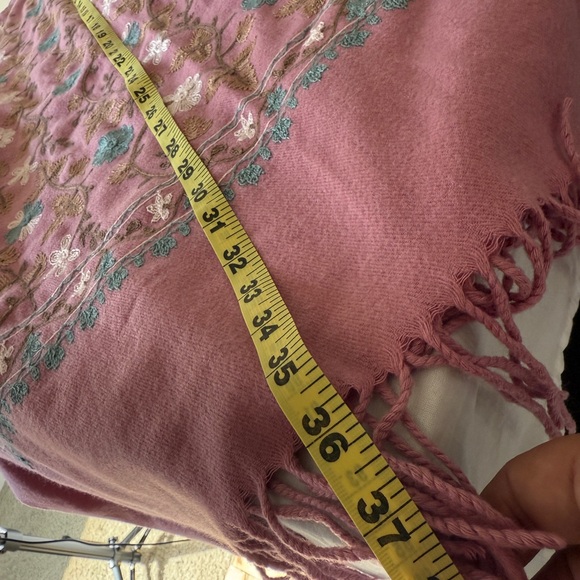 Gorgeous Rose Pink Floral Embroidery Cashmere Fringed lWrap/Scarf 26”x 76” - Picture 2 of 11
